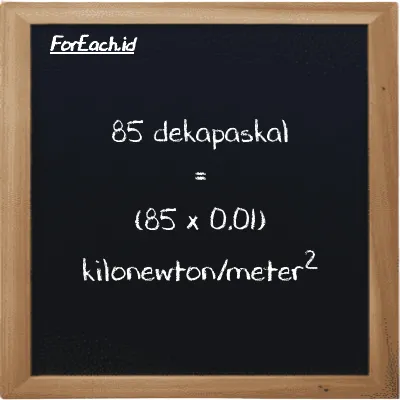 Cara konversi dekapaskal ke kilonewton/meter<sup>2</sup> (daPa ke kN/m<sup>2</sup>): 85 dekapaskal (daPa) setara dengan 85 dikalikan dengan 0.01 kilonewton/meter<sup>2</sup> (kN/m<sup>2</sup>)